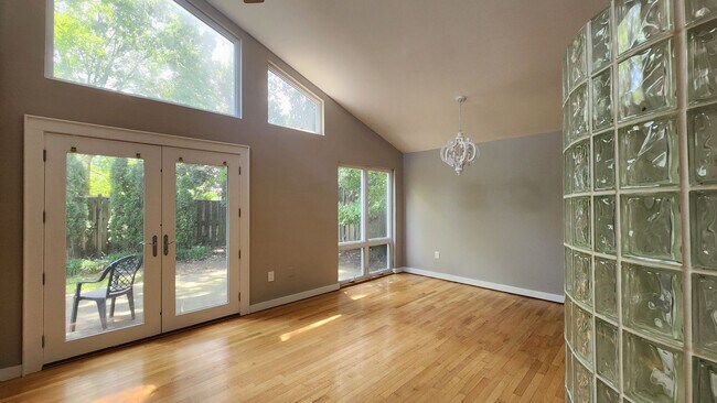 Building Photo - Rare Opportunity In Belle Haven Neighborhood - Yard Work Included in Rent