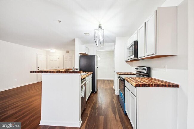 Building Photo - 2155 Scotts Crossing Ct