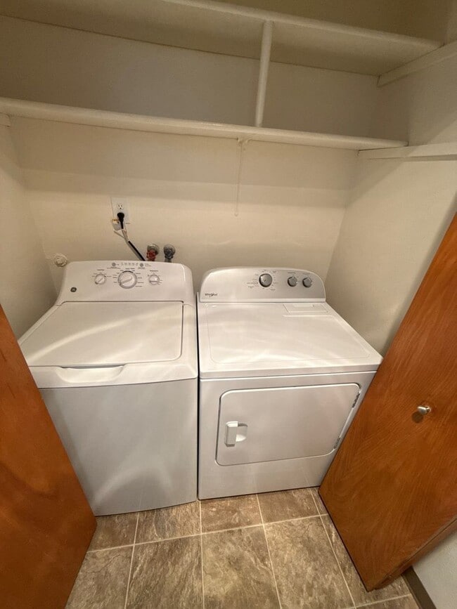 Building Photo - 673 Glen Creek Rd NW