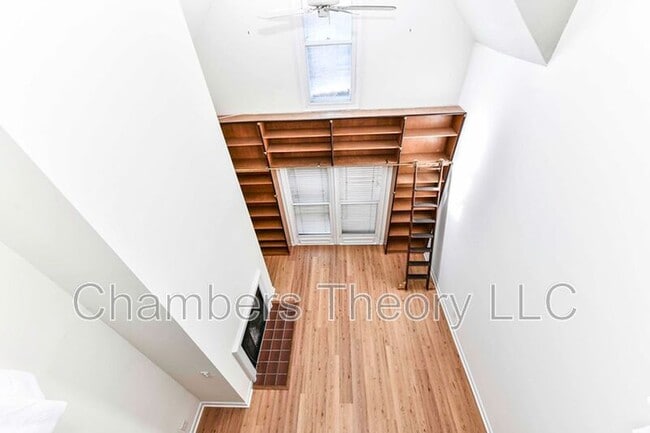 Building Photo - 115 N Lee St