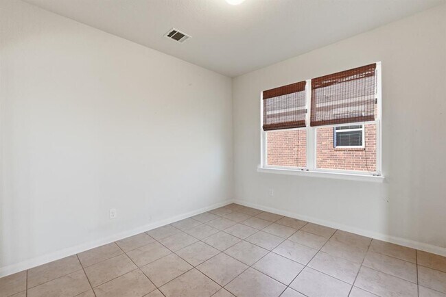 Building Photo - 1216 Violet Ln