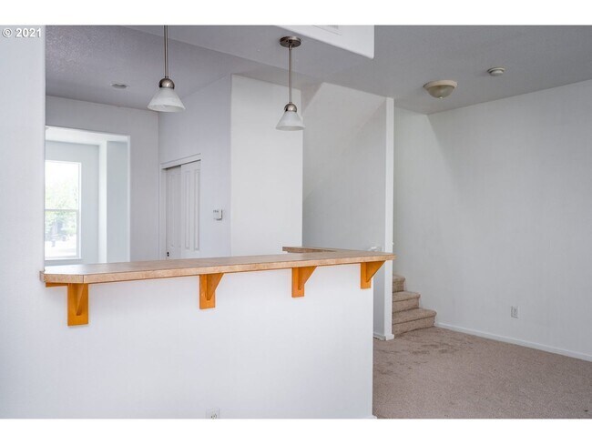 Building Photo - Great Townhouse near Tanasborne