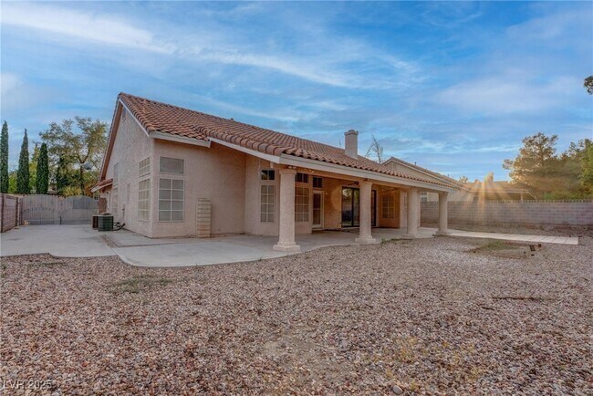 Building Photo - 8608 Highacre Dr