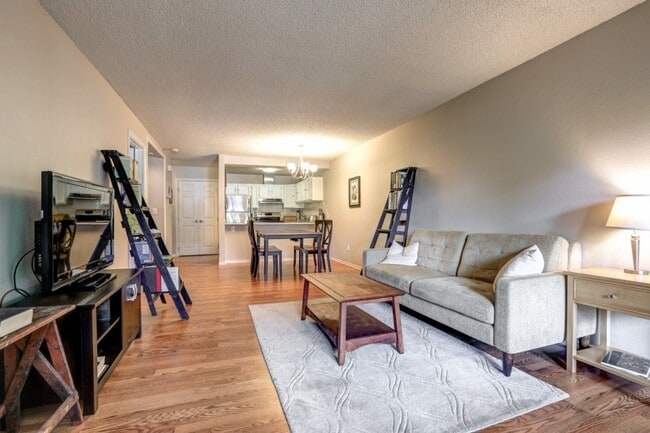 Building Photo - Downtown Redmond, 2 Bed Condo unit