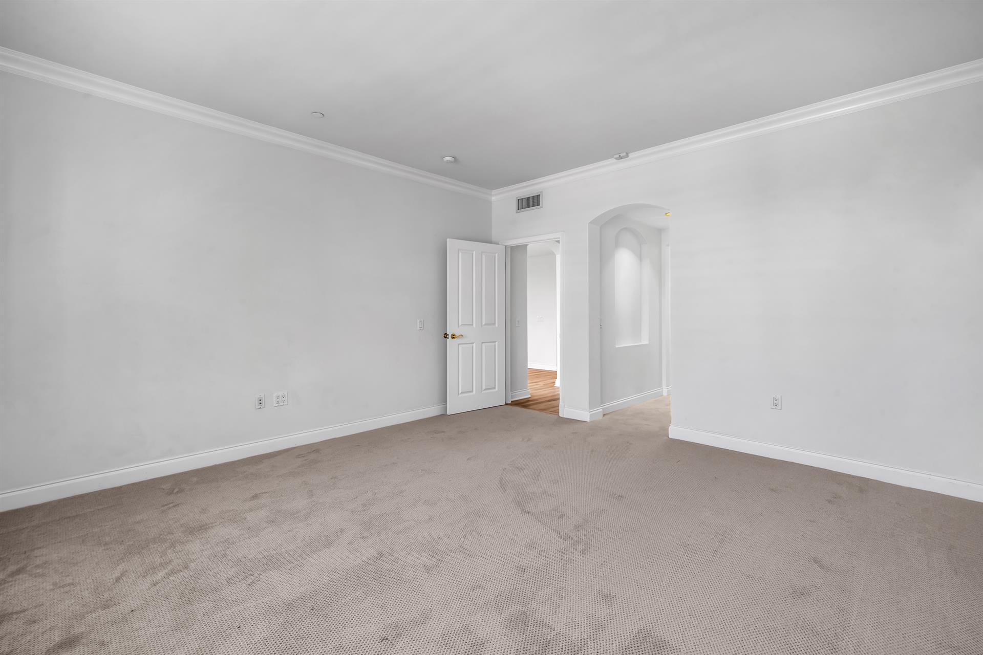 Building Photo - 11847 Gorham Ave