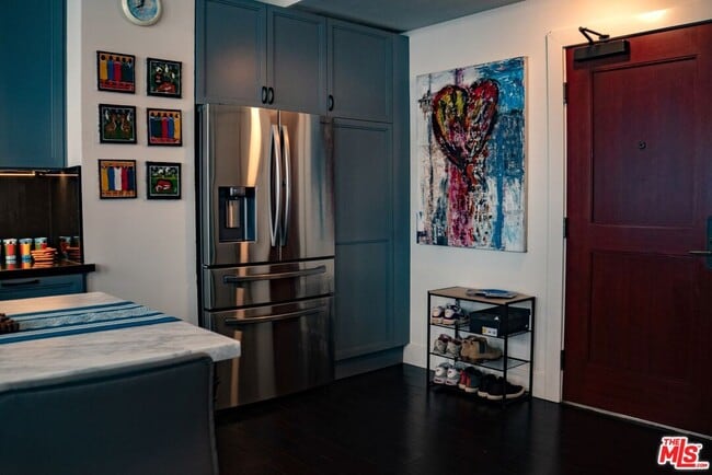 Building Photo - 460 S Spring St