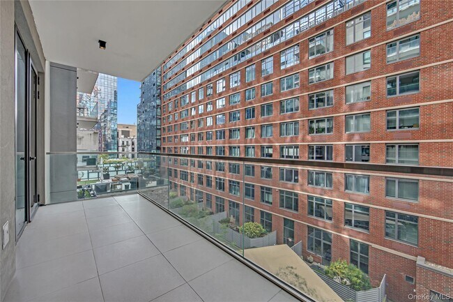 Building Photo - 522 W 29th St