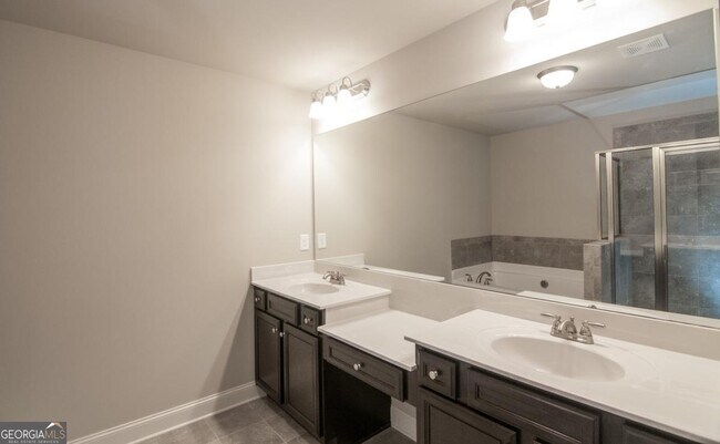 Building Photo - 2006 Wheylon CT