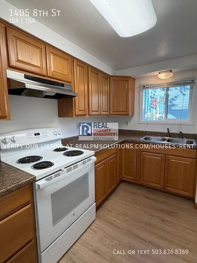Building Photo - 1405 8th St