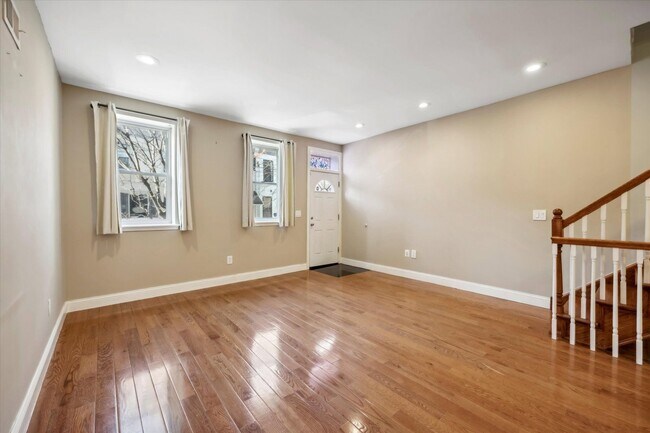 Building Photo - 1633 S 21st St