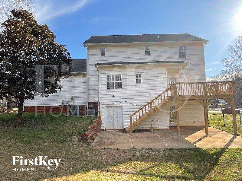 Building Photo - 113 Longwood Dr