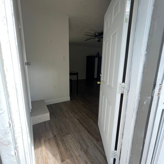 Building Photo - 1600 SW 139th Ct