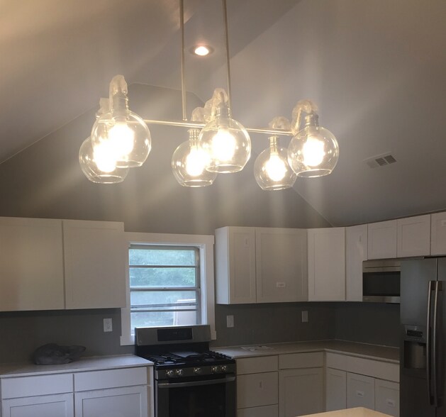 Kitchen - 620 N Wright St