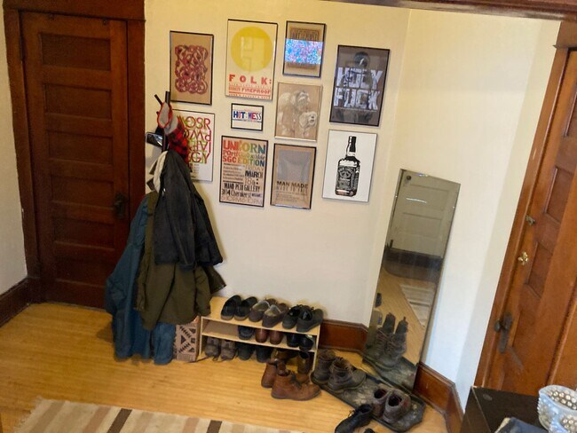 Building Photo - 601 E Burleigh St