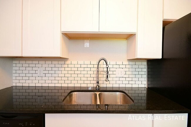 Building Photo - 4517 Driftwood Pl