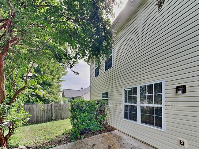 Building Photo - 322 Berkley Dr