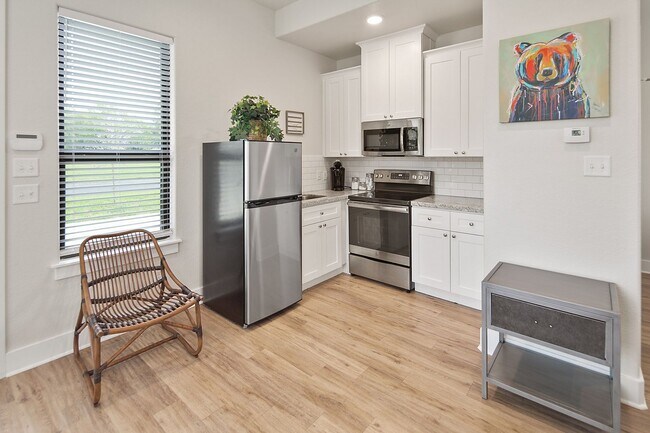 Building Photo - 1104 Arizona St