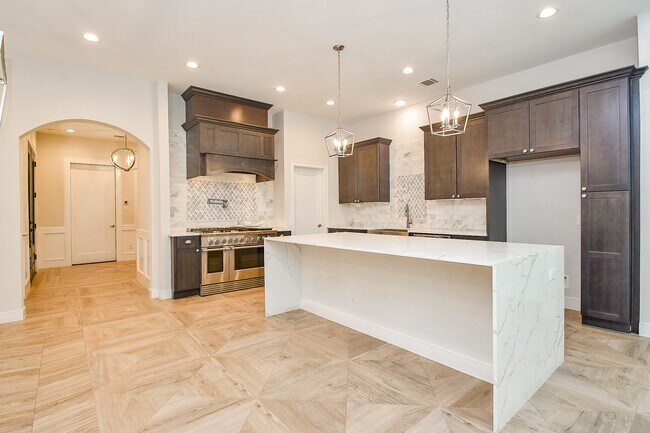 Building Photo - 2315 Peckham St