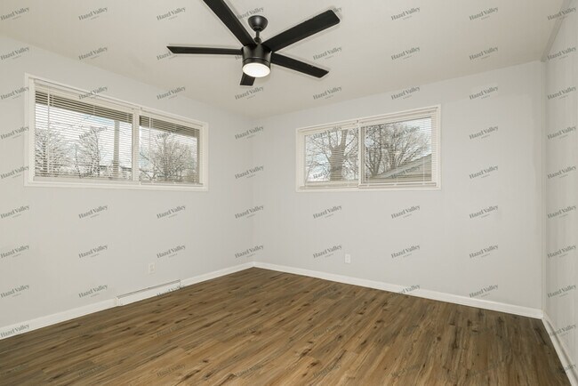 Building Photo - 2230 Hollis Dr