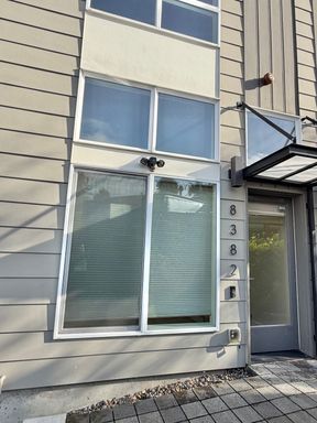 Building Photo - Luxury Sunset Hill Townhome w/ Water View! Available Now!