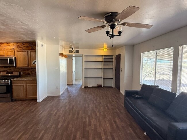 Building Photo - 8221 S Taylor Ln