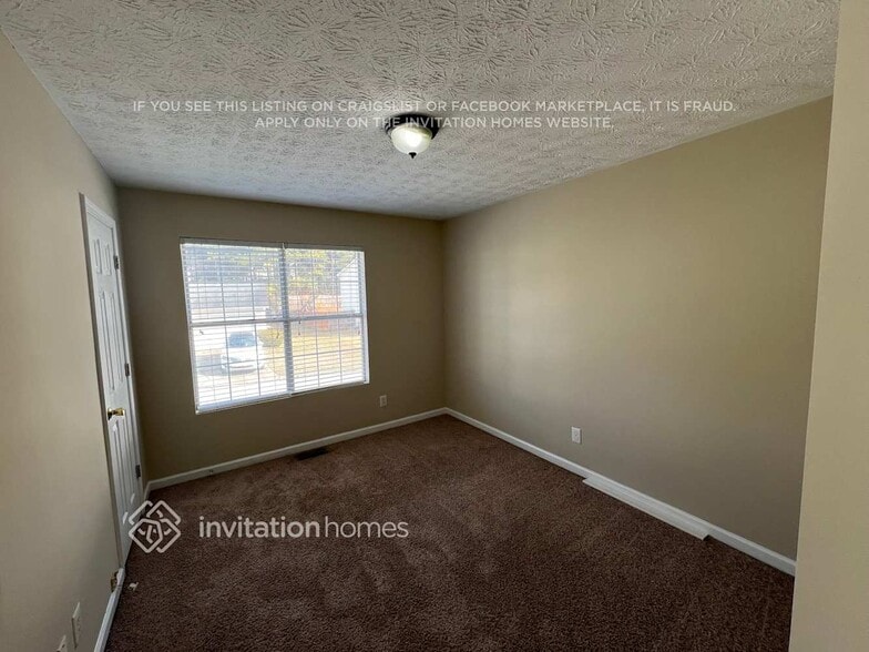 Building Photo - 842 Stonebridge Crescent