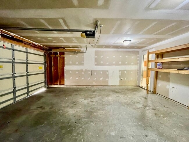 Building Photo - 806 Northwood Hills Ave