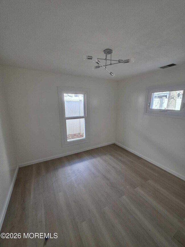 Building Photo - 1145 Kenton Dr