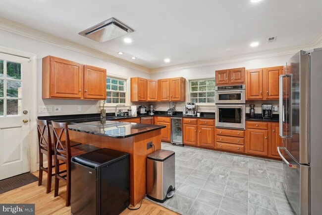 Building Photo - 5 Bed 4.5 Bath - Bethesda len Echo Heights...