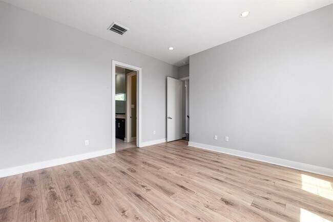 Building Photo - 1705 Weber St
