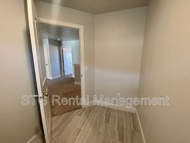 Building Photo - 3132 S Relic Ridge Dr