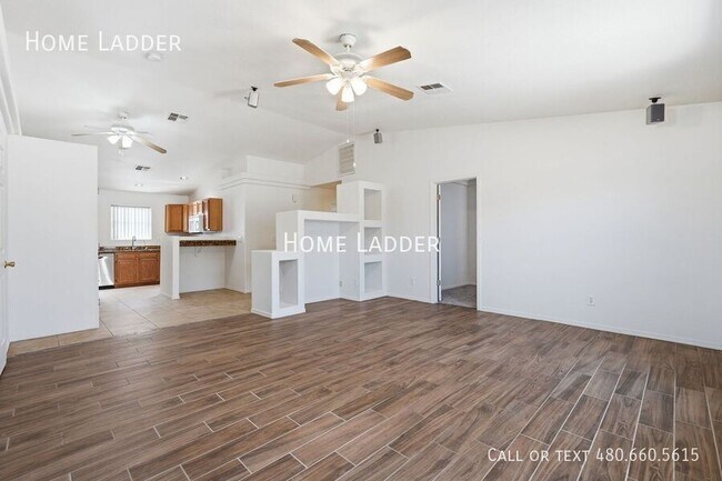 Building Photo - 10452 W Arivaca Dr