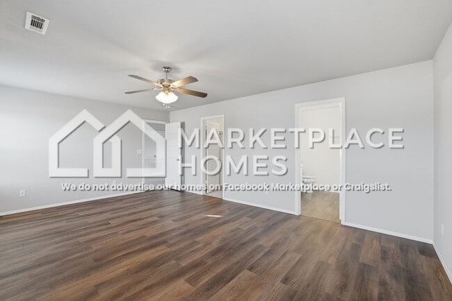 Building Photo - 904 SW Loudon Dr