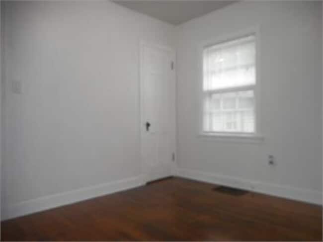 Building Photo - 208 28th St Dr SE