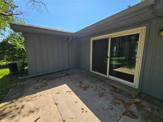 Building Photo - 10377 Country Club Dr