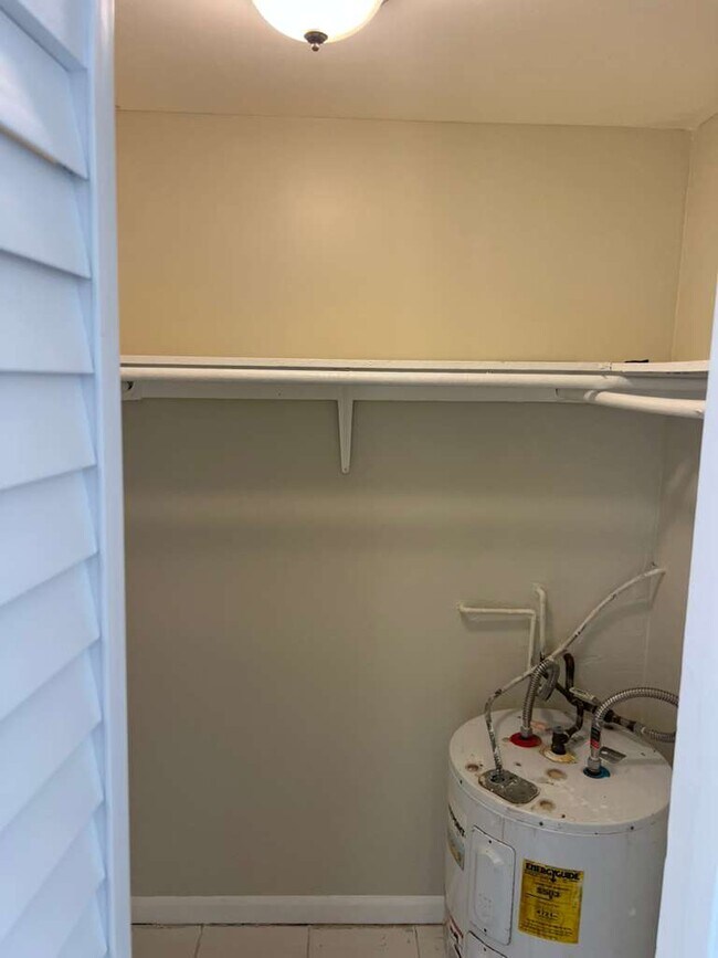 Building Photo - 15225 NE 6th Ave