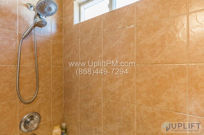 Building Photo - 4831 Castle Ave