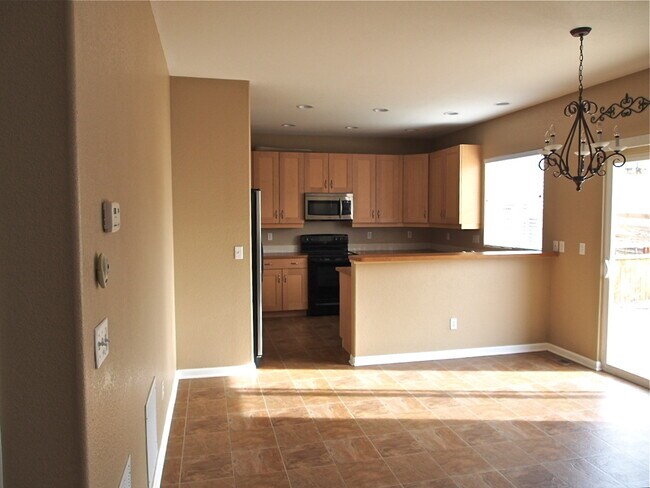 Building Photo - The Meadows Deceptively Spacious w/3BD plus Large Loft! Available Now.