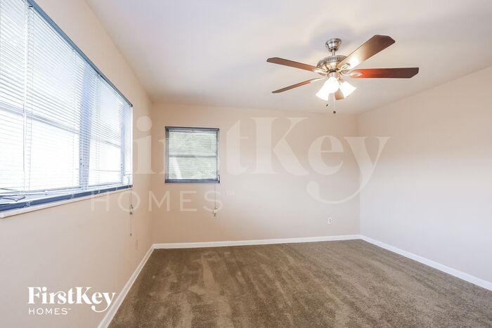Building Photo - 3433 Harbor Lake Dr