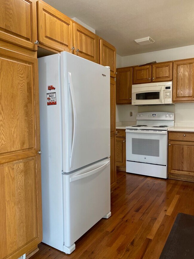 Building Photo - 4 Bed 2 Bath Home In South Boulder.  Devils Thumb Neighborhood!