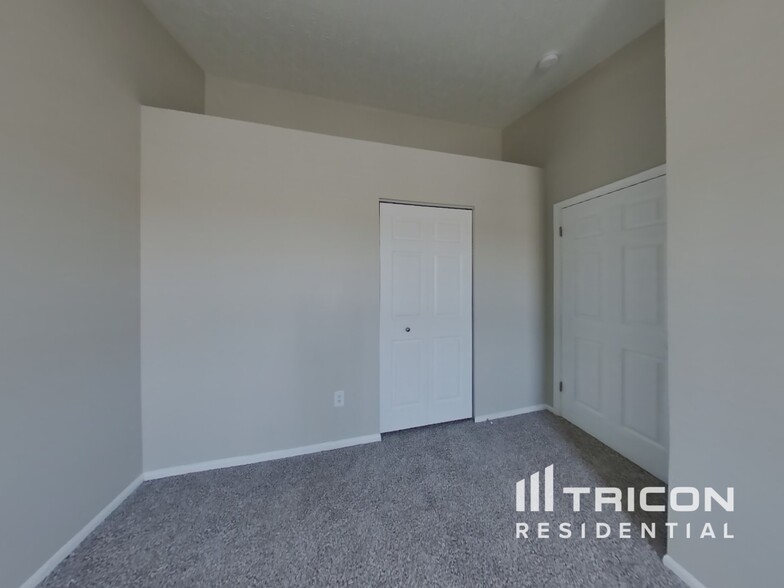 Building Photo - 6 Dancer Ct