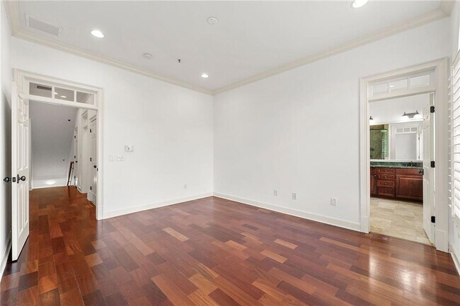 Building Photo - 15 Buford Village Walk