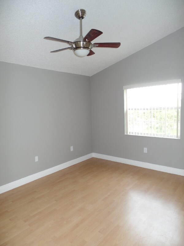Building Photo - 2850 N Oakland Forest Dr