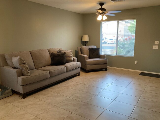 Building Photo - Northwest 3 Bedroom