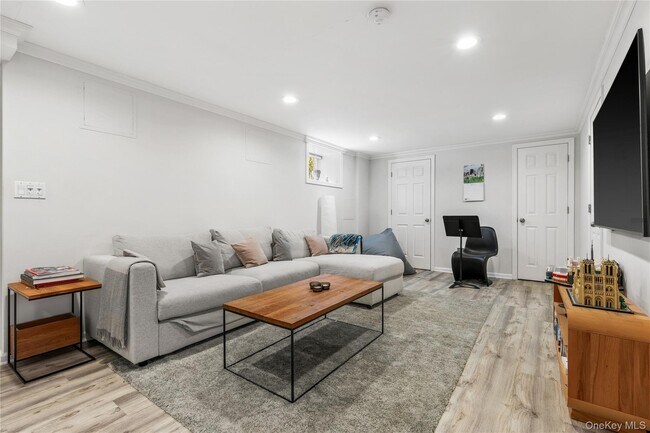 Building Photo - 350 Midland Ave