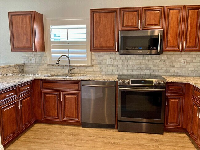 Building Photo - 460 Cameron Dr