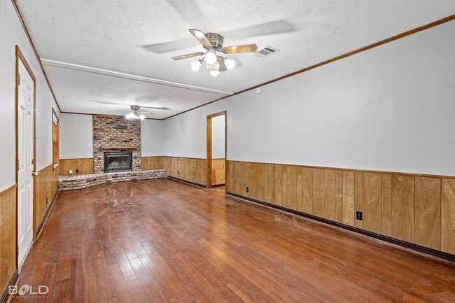 Building Photo - 1005 Clarence St