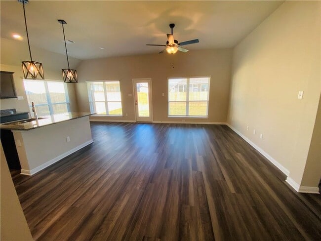 Building Photo - 721 Hollyhock Dr