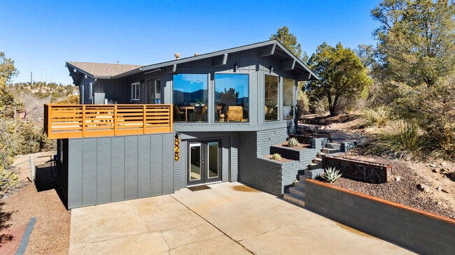 Building Photo - 828 Black Dr