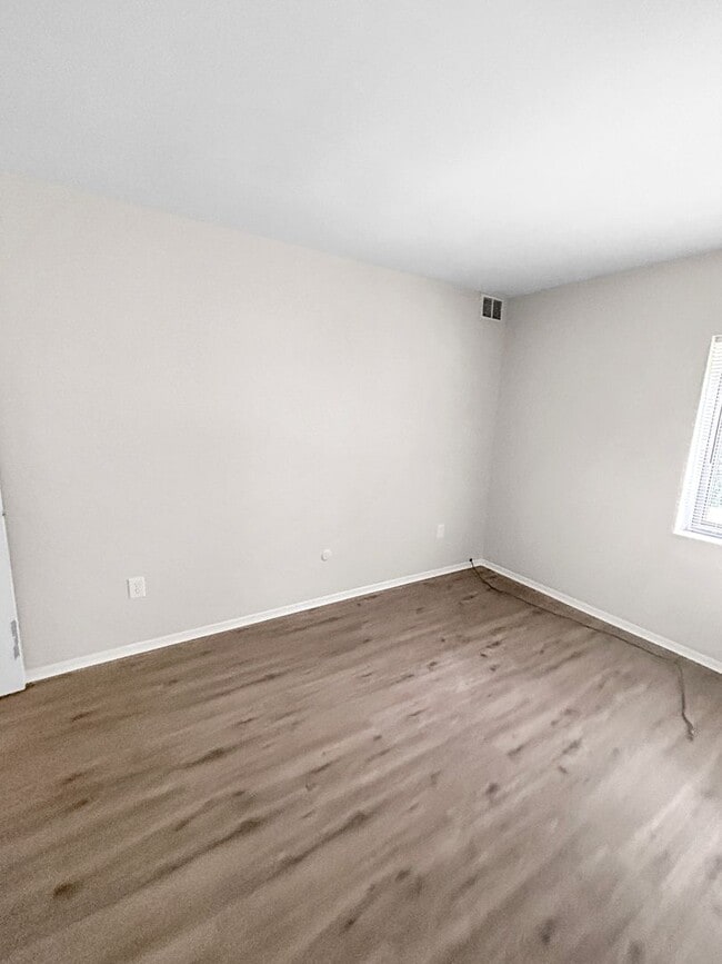 Building Photo - One Bedroom Condo in Moon Township!!